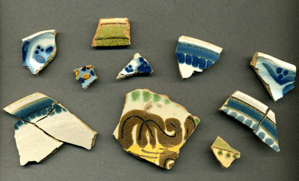 Sherds of majolica pottery Tucsonenses imported from Mexico City
